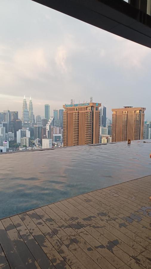 Lotus Infinity Pool At Lucentia Apartment Kuala Lumpur Exterior photo