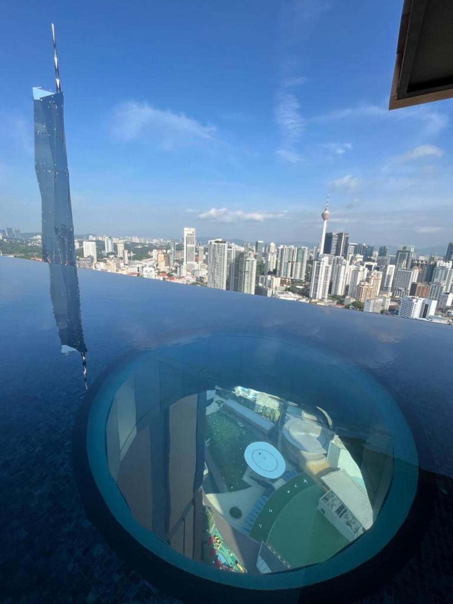 Lotus Infinity Pool At Lucentia Apartment Kuala Lumpur Exterior photo