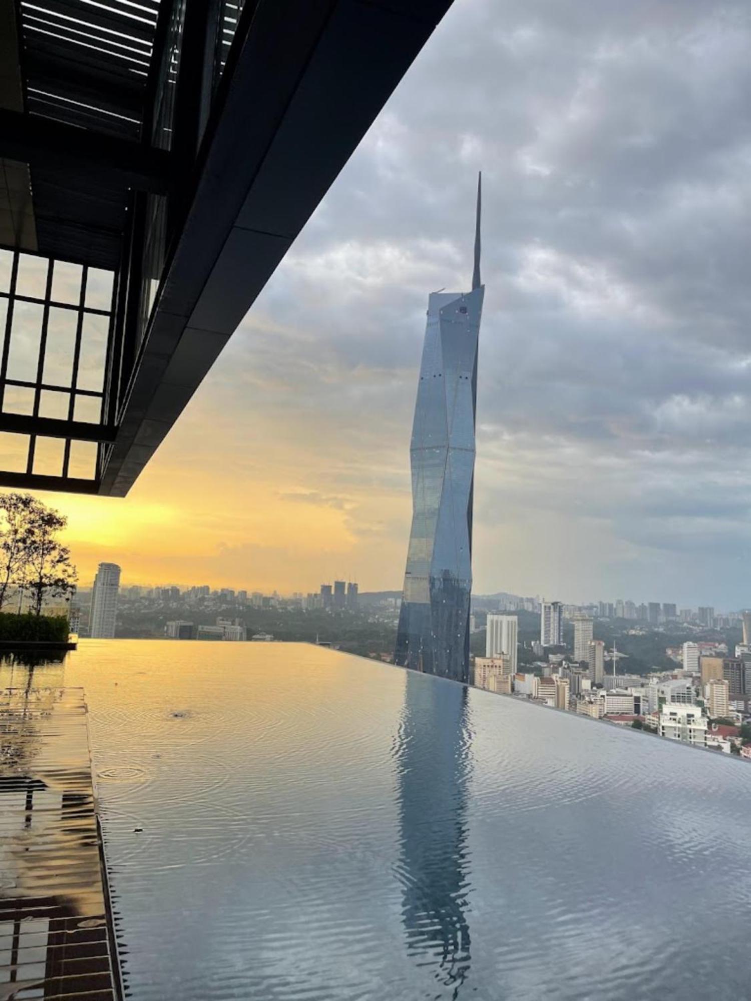 Lotus Infinity Pool At Lucentia Apartment Kuala Lumpur Exterior photo